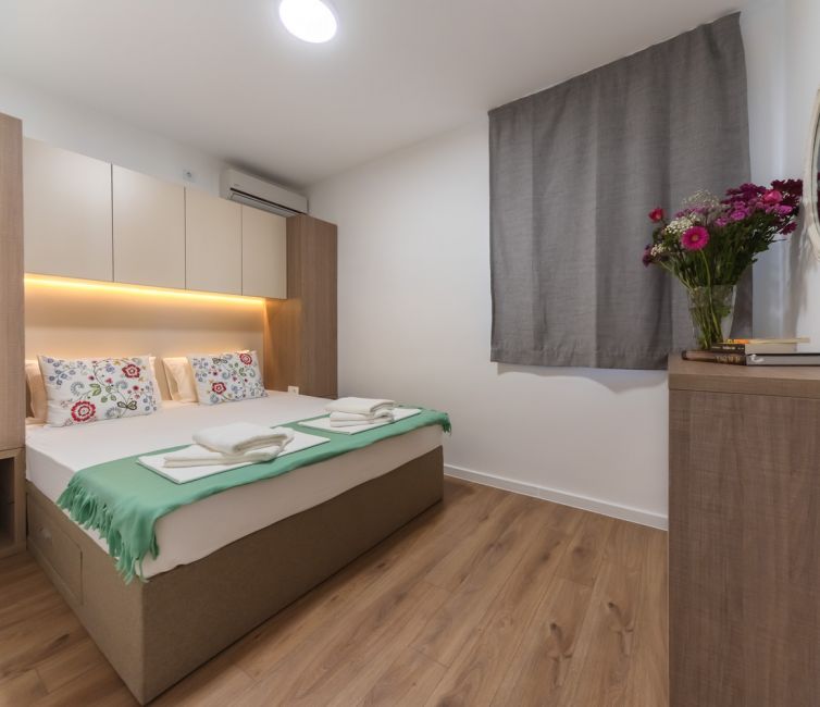 Apartman sa 1 Spavaćom Sobom i Bočnim Pogledom Na More 2