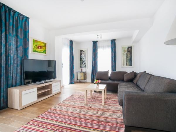 Apartman Sa 3 Spavaće Sobe i Pogledom Na More 