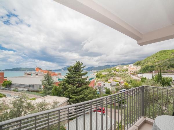 Apartman Sa 3 Spavaće Sobe i Pogledom Na More 