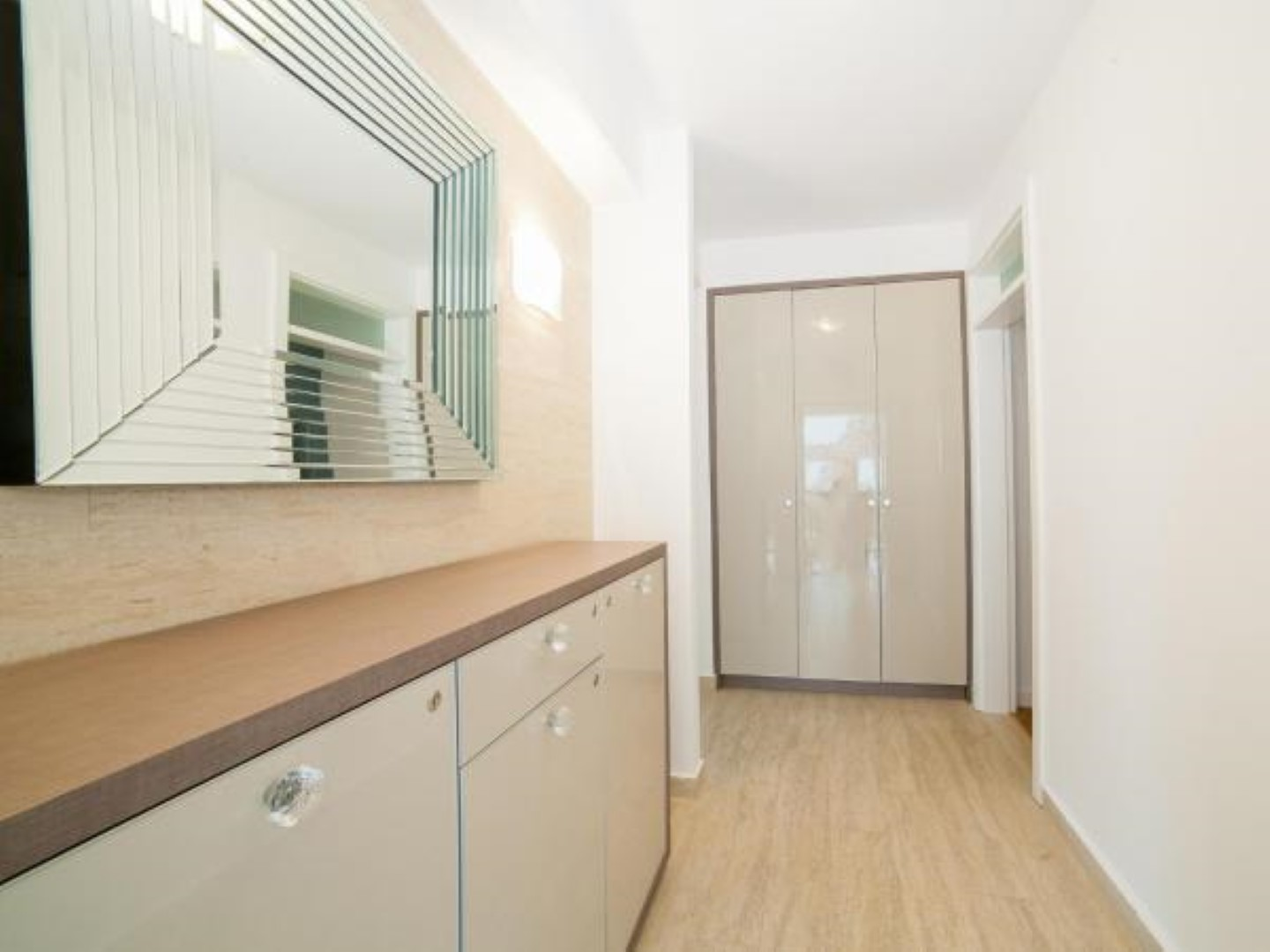 Apartman Sa 3 Spavaće Sobe i Pogledom Na More 