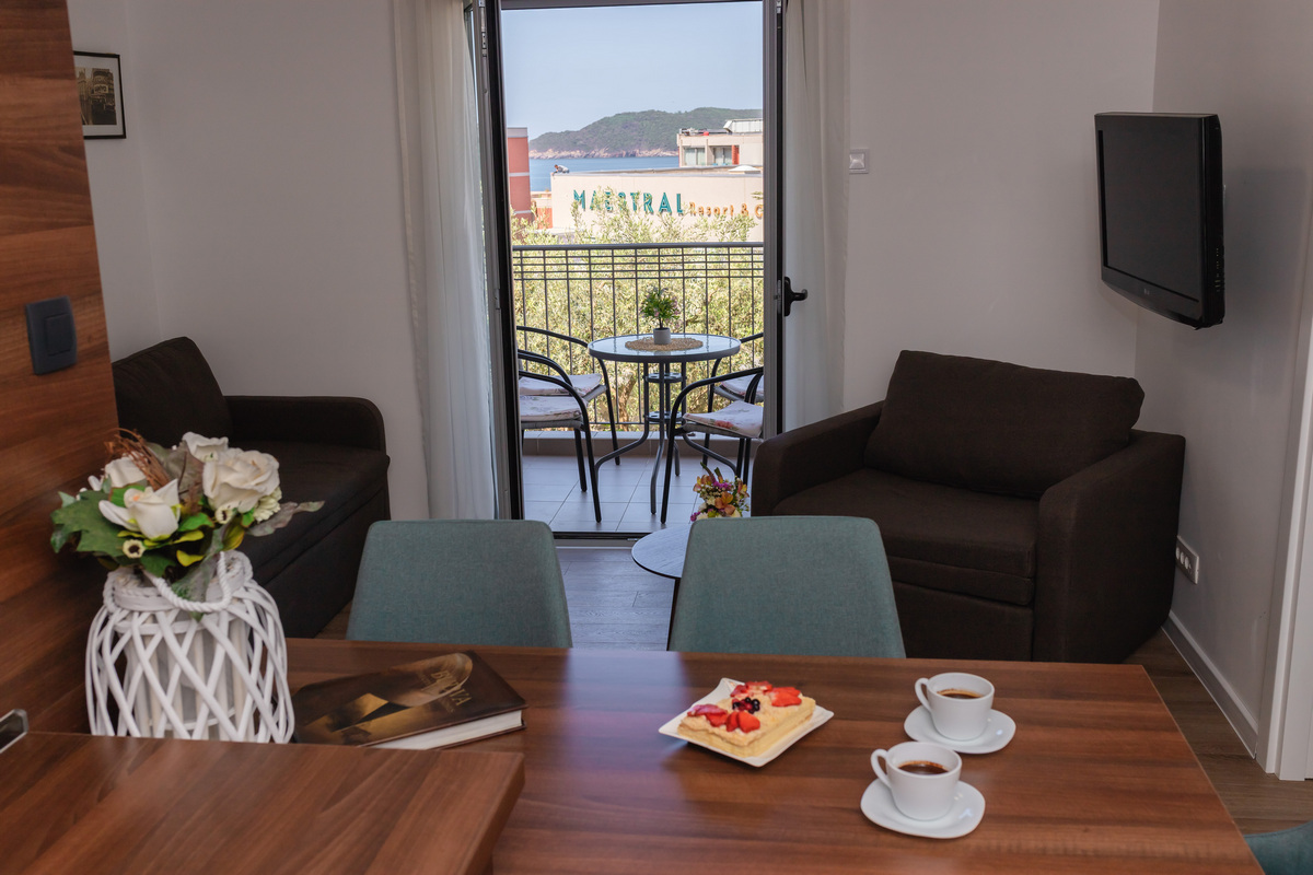 Two Bedroom Apartment with Balcony with Sea View 1
